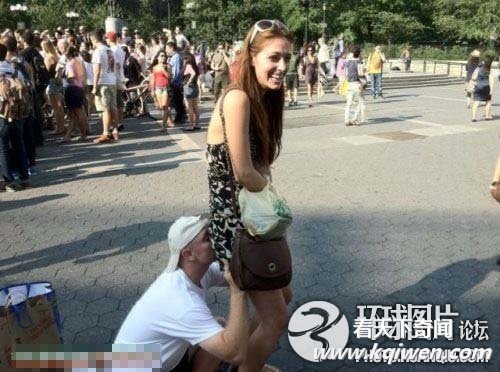 这些美女绝对是搞笑界的超女 哥要hold住了(组图)