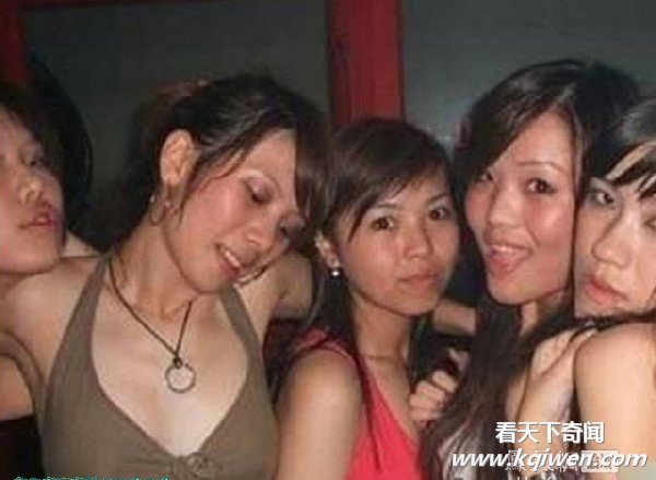 现在的女大学生无比疯狂 野性十足(组图)