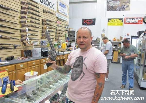 实拍让世界震惊的美国枪械超市 轻重武器俱全(组图52P)